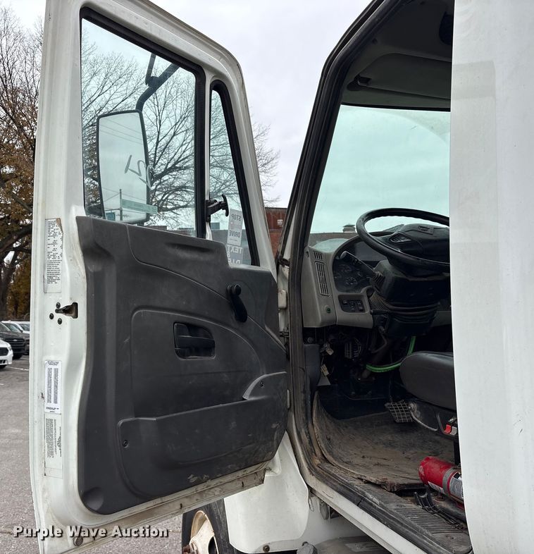 image for item FB8510 2011 International WorkStar 7400 semi truck