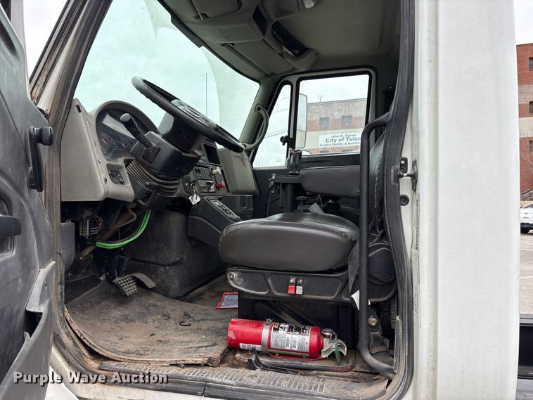 image for item FB8510 2011 International WorkStar 7400 semi truck