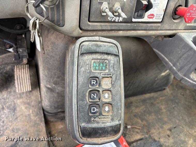 image for item FB8510 2011 International WorkStar 7400 semi truck