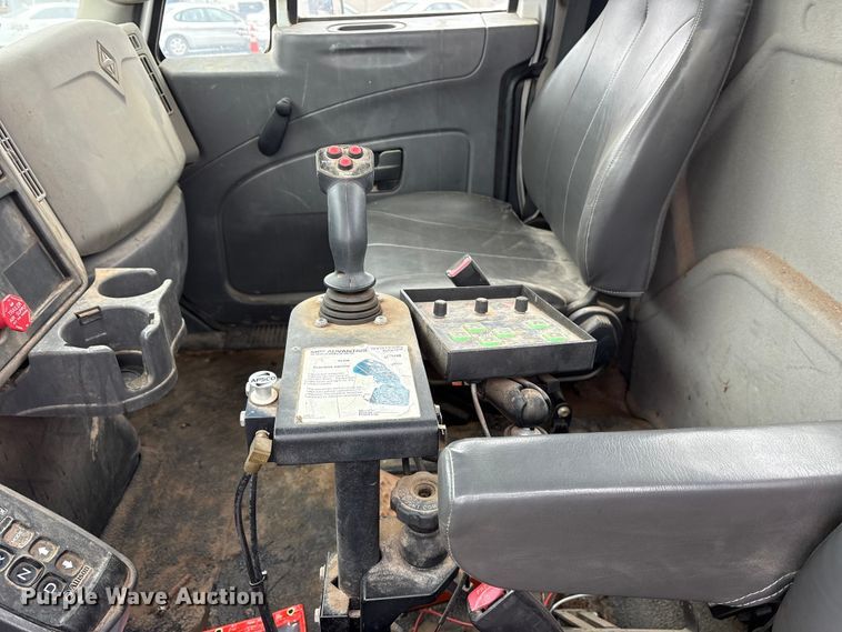 image for item FB8510 2011 International WorkStar 7400 semi truck