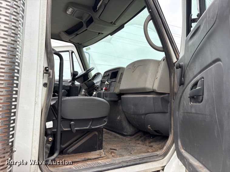 image for item FB8510 2011 International WorkStar 7400 semi truck