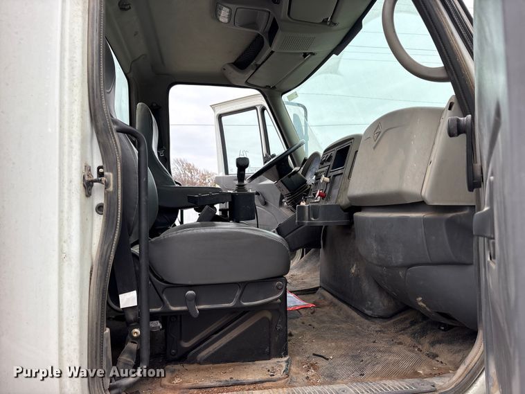 image for item FB8510 2011 International WorkStar 7400 semi truck