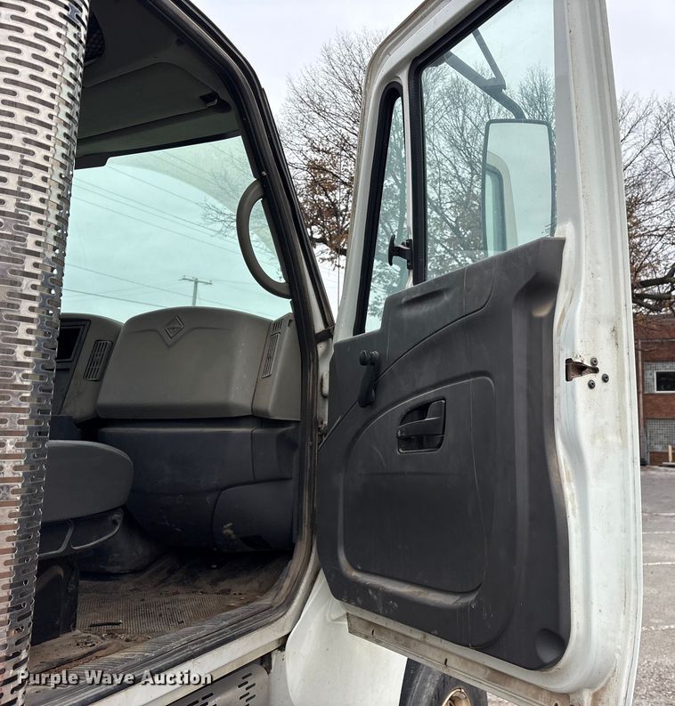 image for item FB8510 2011 International WorkStar 7400 semi truck