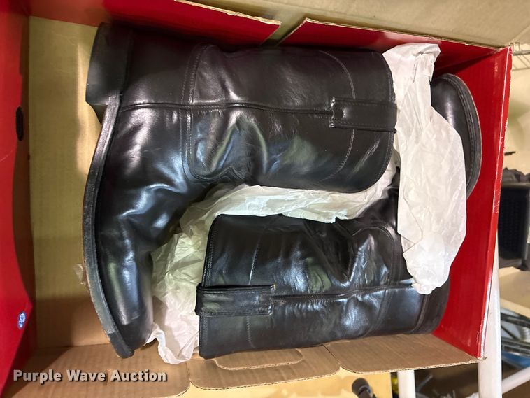 image for item FB8517 (9) pairs of Justin boots