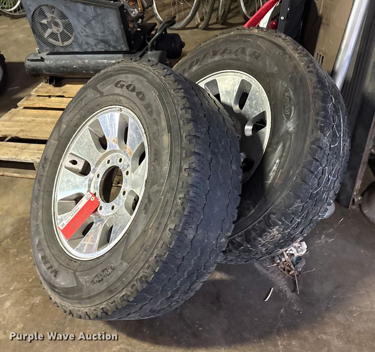 image for item FB8539 (2) tires