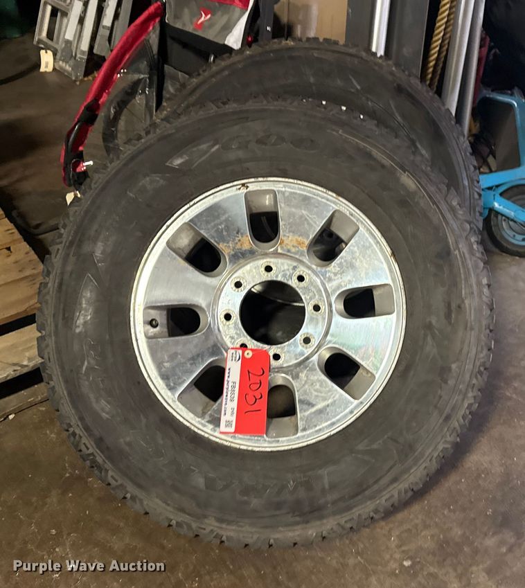 image for item FB8539 (2) tires