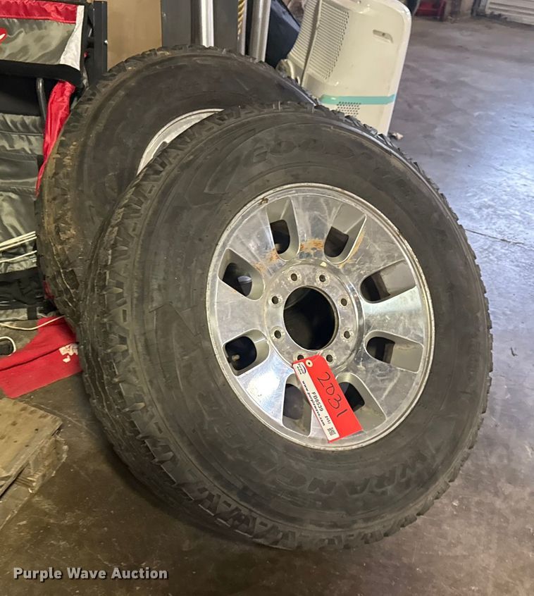 image for item FB8539 (2) tires