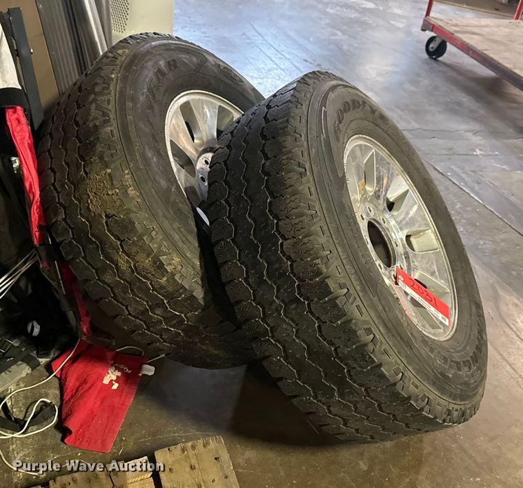 image for item FB8539 (2) tires