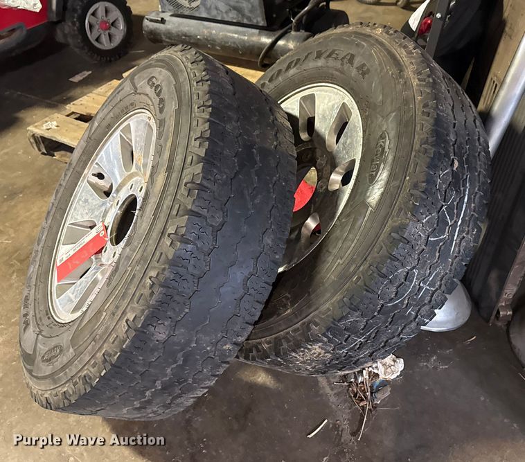 image for item FB8539 (2) tires