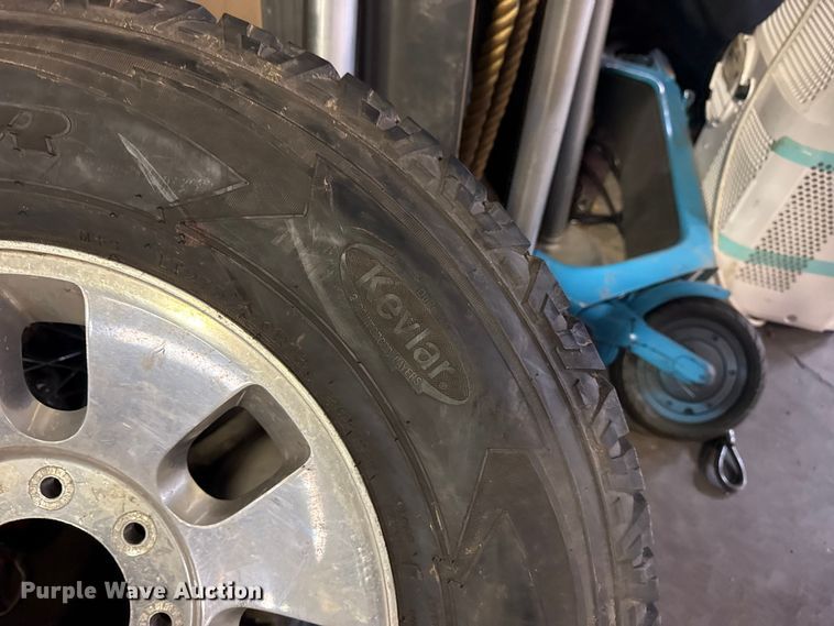 image for item FB8539 (2) tires