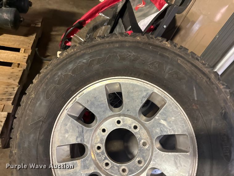 image for item FB8539 (2) tires