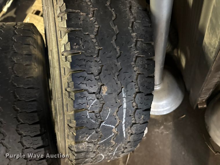 image for item FB8539 (2) tires