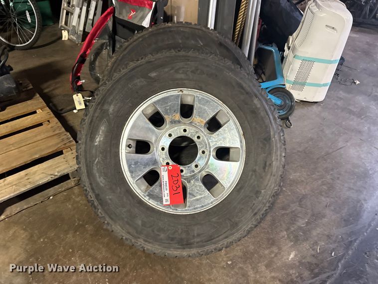 image for item FB8539 (2) tires