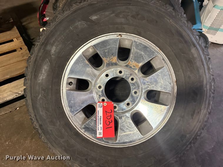 image for item FB8539 (2) tires