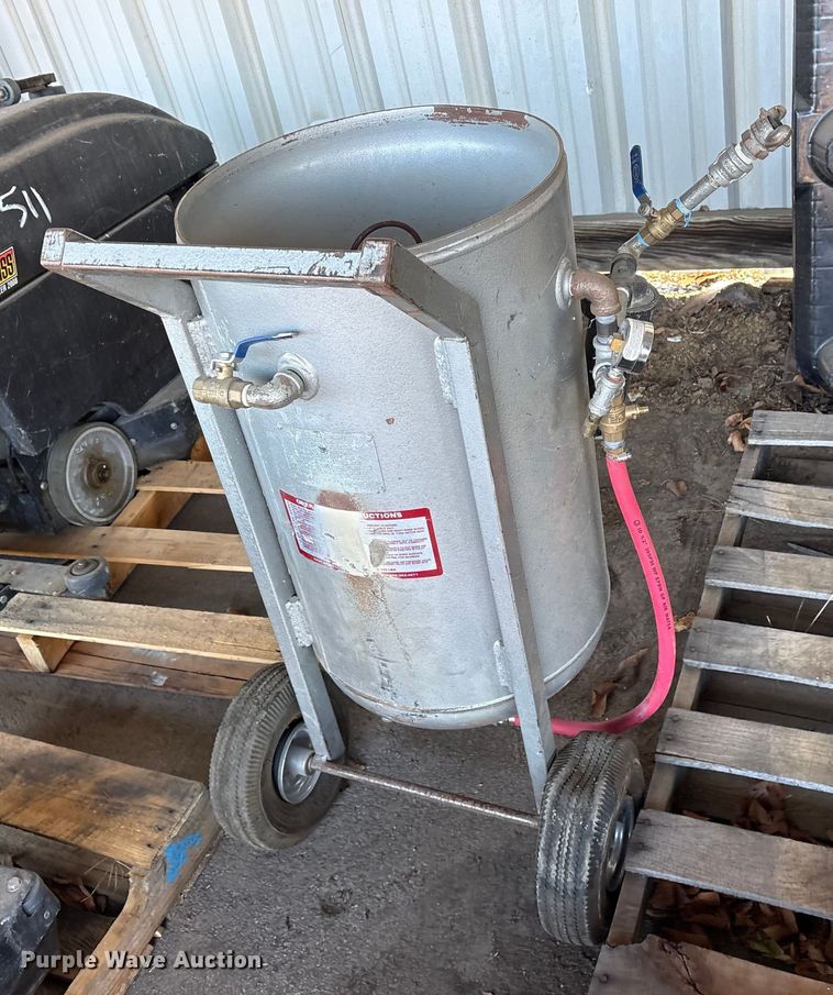 image for item FB8559 Brut  Abbrassive Cleaning Equipment sandblasting pot