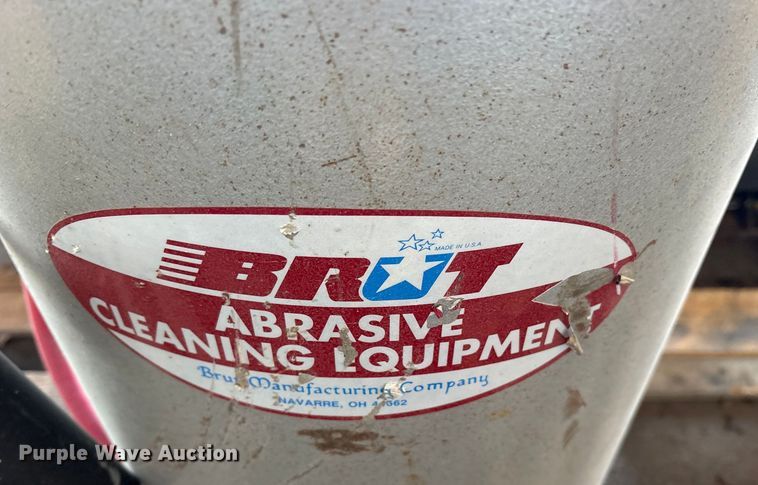 image for item FB8559 Brut  Abbrassive Cleaning Equipment sandblasting pot