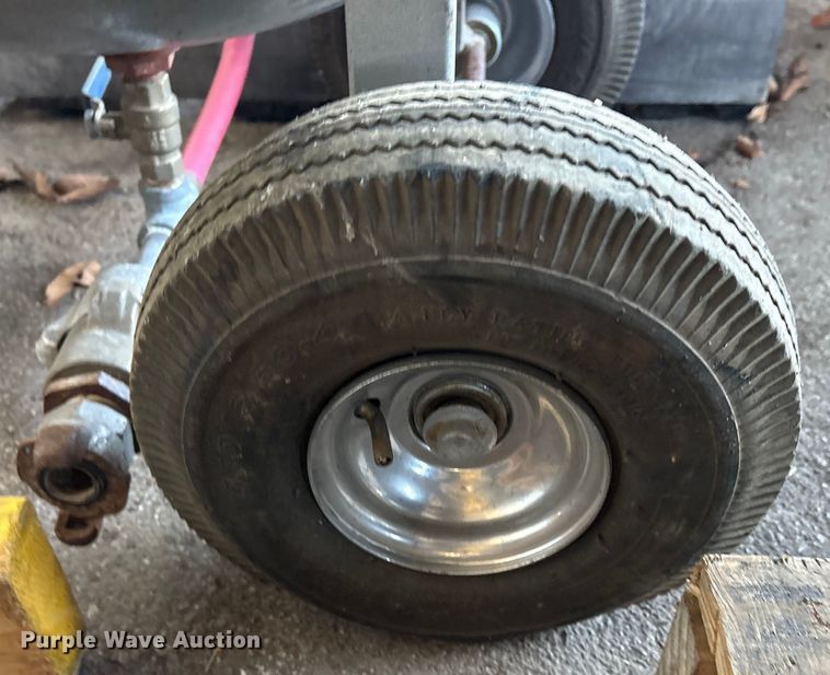 image for item FB8559 Brut  Abbrassive Cleaning Equipment sandblasting pot