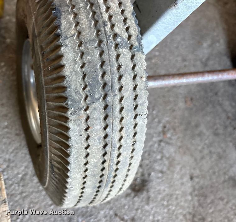 image for item FB8559 Brut  Abbrassive Cleaning Equipment sandblasting pot