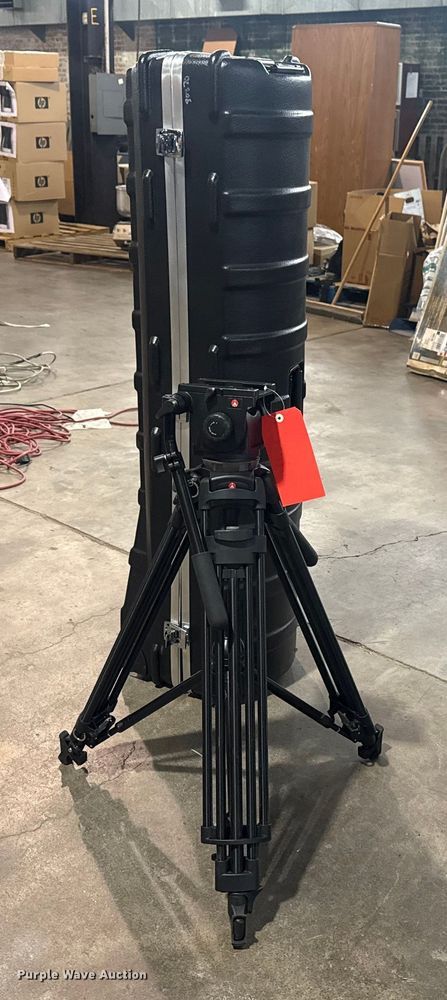 image for item FB8569 Tripod system with case