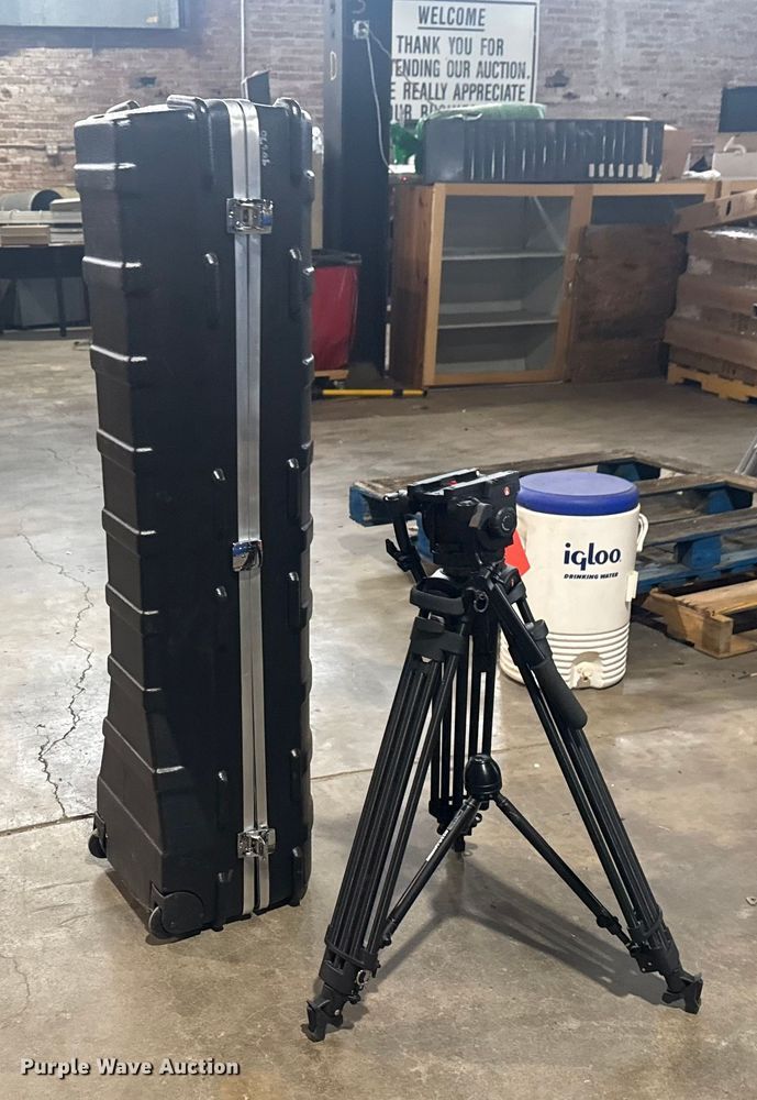 image for item FB8569 Tripod system with case