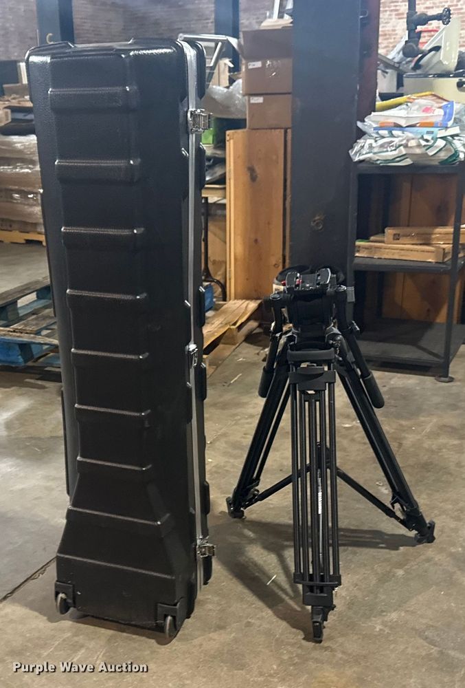 image for item FB8569 Tripod system with case