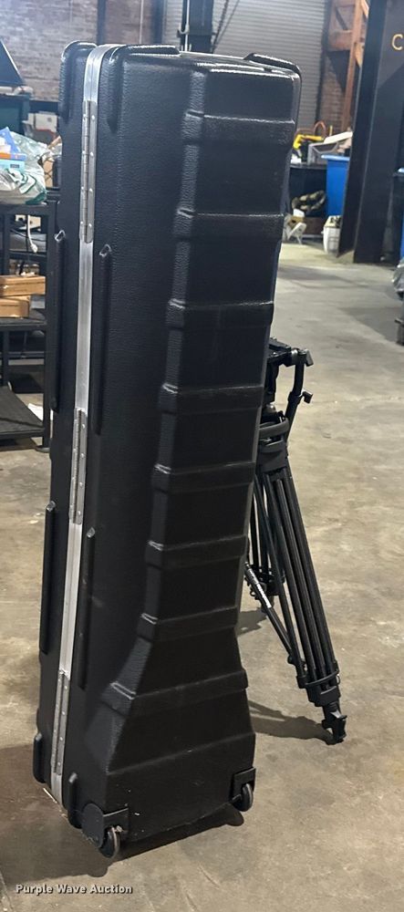 image for item FB8569 Tripod system with case