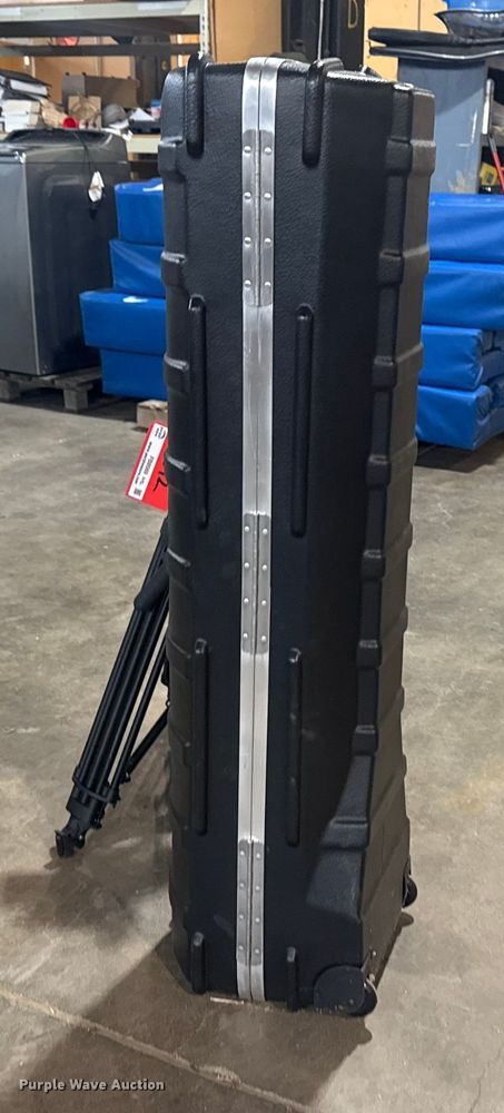 image for item FB8569 Tripod system with case