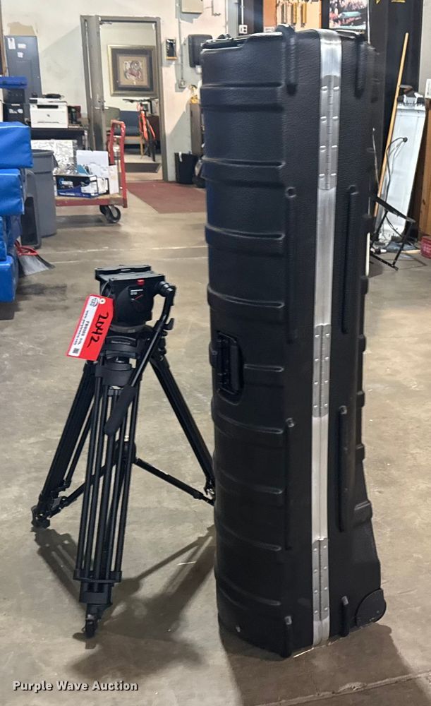 image for item FB8569 Tripod system with case