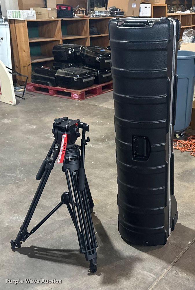 image for item FB8569 Tripod system with case