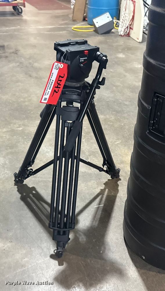 image for item FB8569 Tripod system with case
