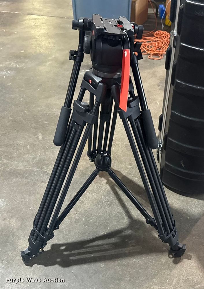 image for item FB8569 Tripod system with case