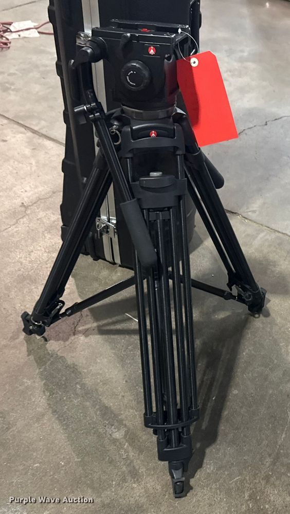 image for item FB8569 Tripod system with case