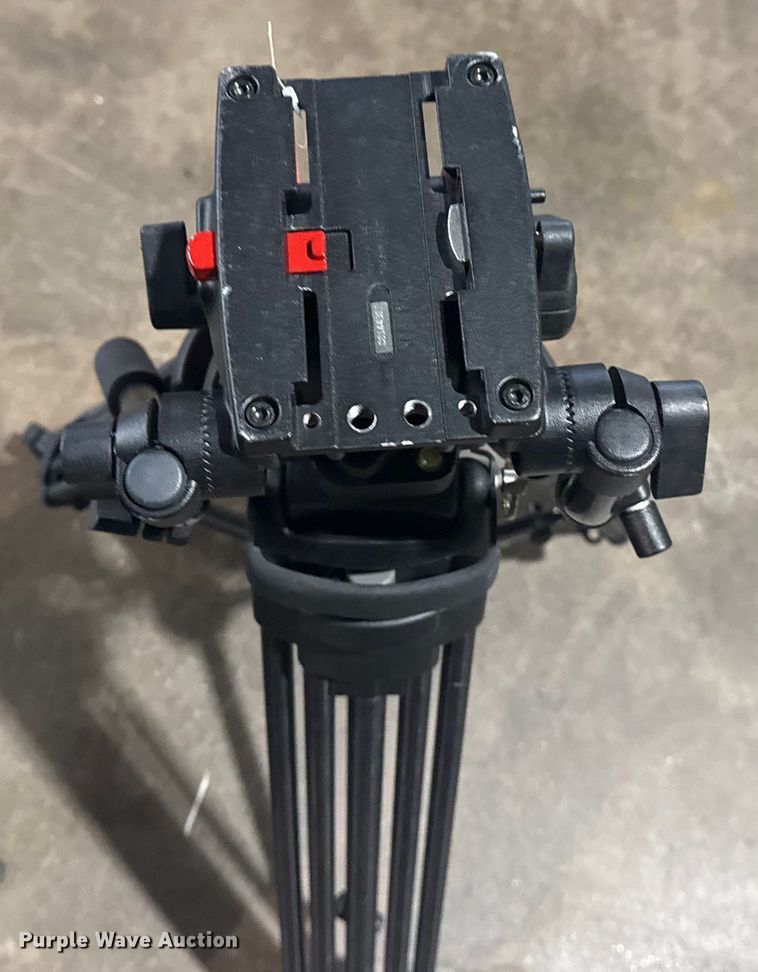 image for item FB8569 Tripod system with case