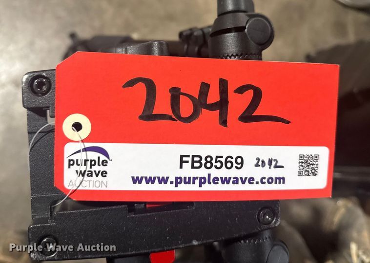 image for item FB8569 Tripod system with case