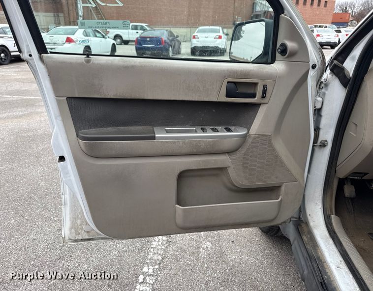 image for item FB8579 2010 Ford Escape Hybrid SUV