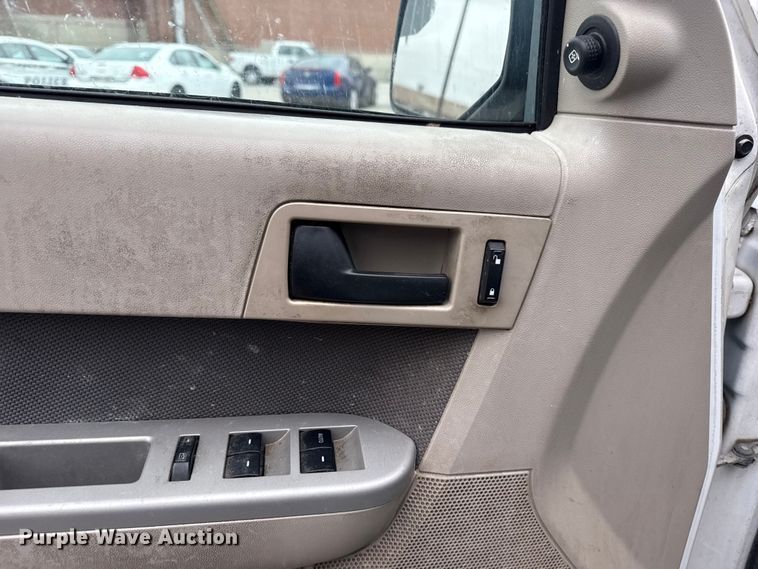 image for item FB8579 2010 Ford Escape Hybrid SUV