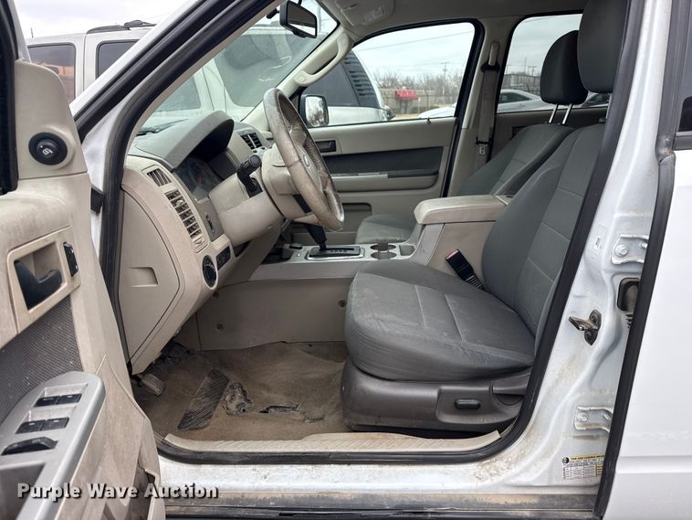 image for item FB8579 2010 Ford Escape Hybrid SUV