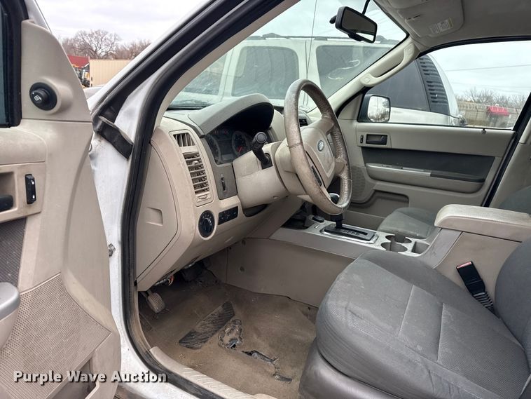 image for item FB8579 2010 Ford Escape Hybrid SUV