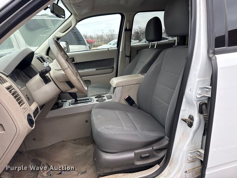 image for item FB8579 2010 Ford Escape Hybrid SUV