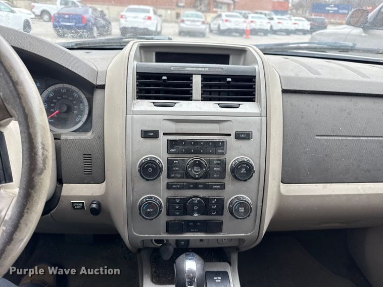 image for item FB8579 2010 Ford Escape Hybrid SUV