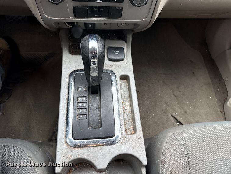 image for item FB8579 2010 Ford Escape Hybrid SUV