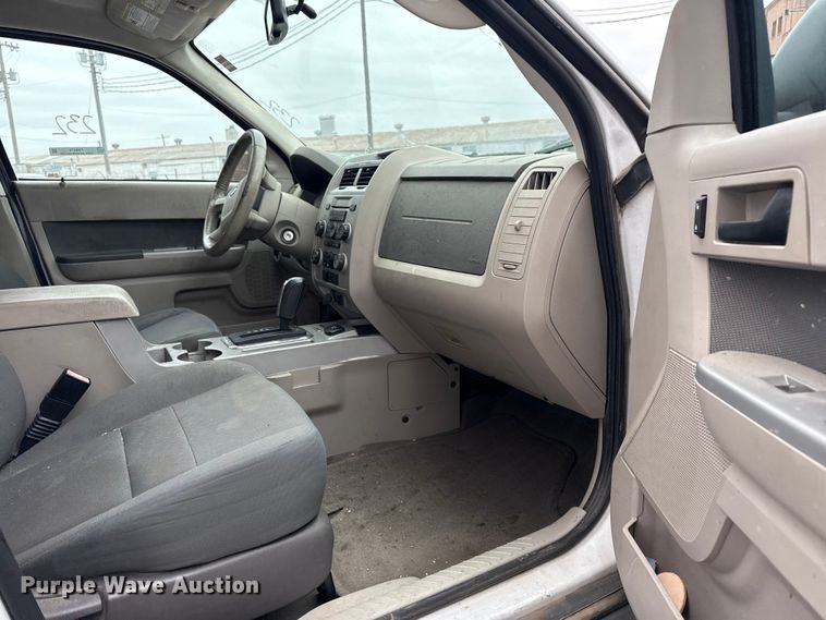 image for item FB8579 2010 Ford Escape Hybrid SUV