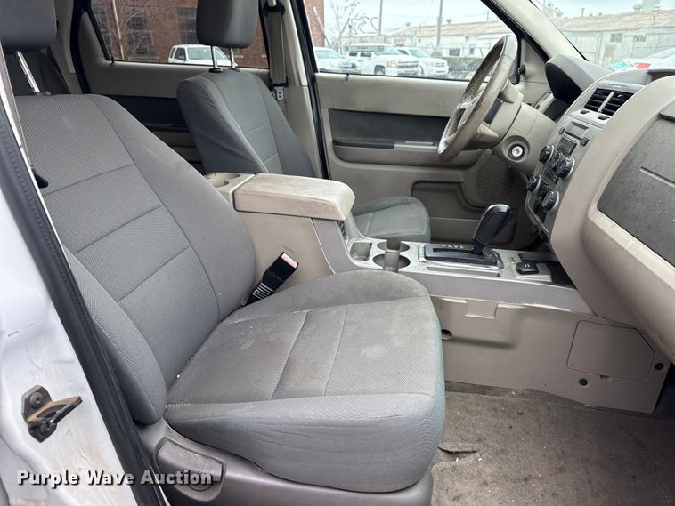 image for item FB8579 2010 Ford Escape Hybrid SUV