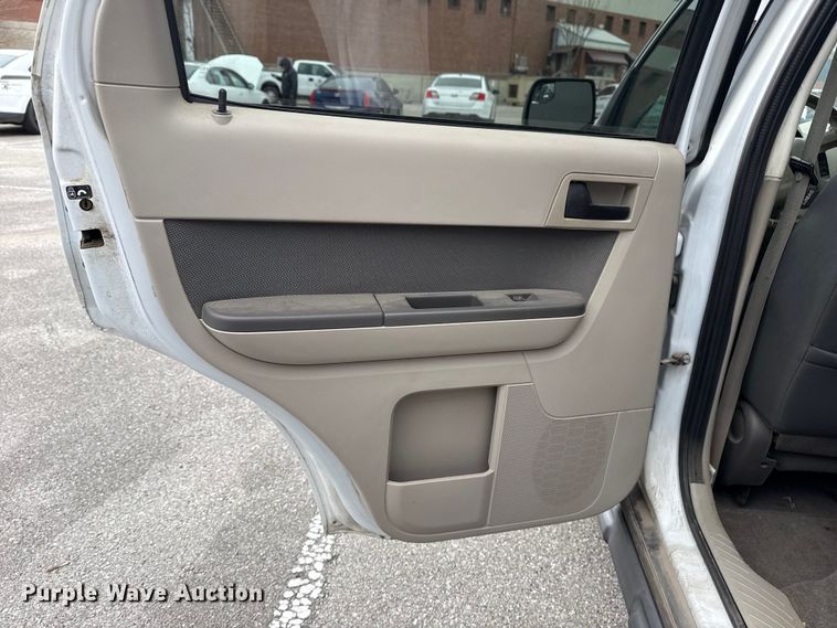 image for item FB8579 2010 Ford Escape Hybrid SUV