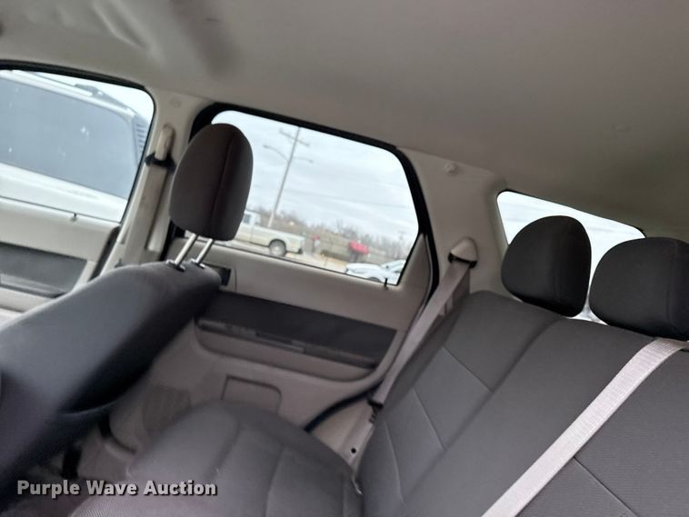 image for item FB8579 2010 Ford Escape Hybrid SUV