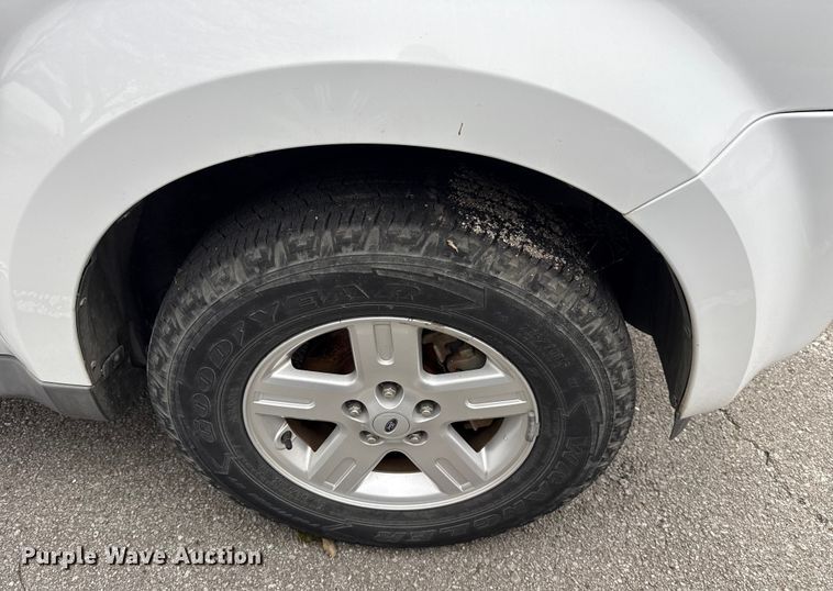 image for item FB8579 2010 Ford Escape Hybrid SUV