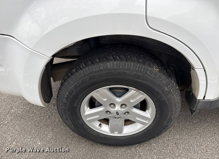 image for item FB8579 2010 Ford Escape Hybrid SUV