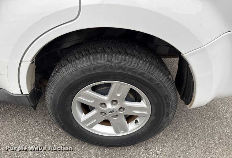 image for item FB8579 2010 Ford Escape Hybrid SUV