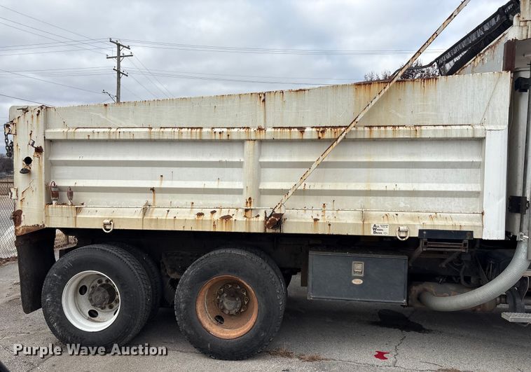 image for item FB8580 2006 Sterling L8500 dump truck