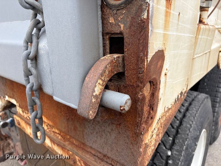 image for item FB8580 2006 Sterling L8500 dump truck